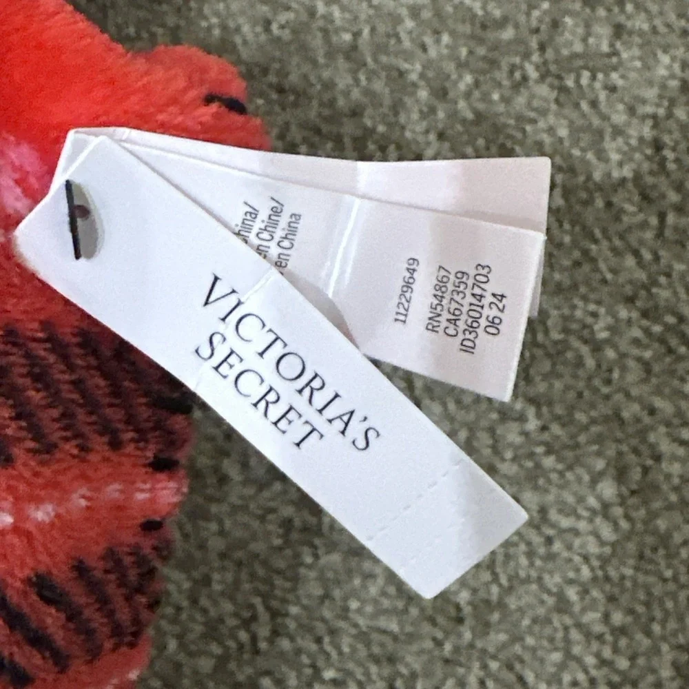 Victoria's Secret Plush Sherpa Cozy Fleece Throw Blanket Red Plaid Holiday 2024